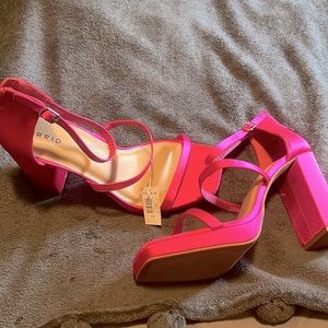 Torrid it hot pink Hill size 13